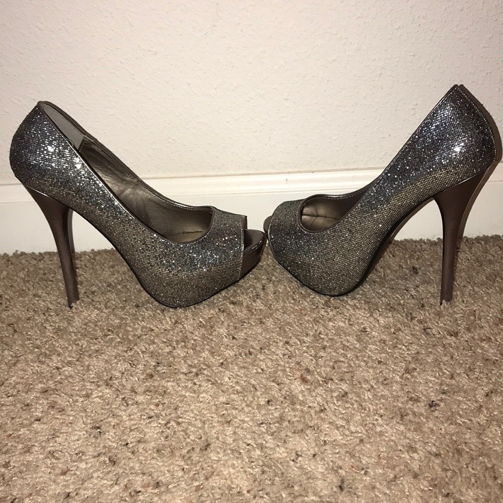 Silver pumps - Picture 2 of 2